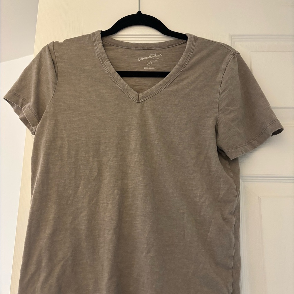 Universal Thread Taupe V-Neck T-Shirt